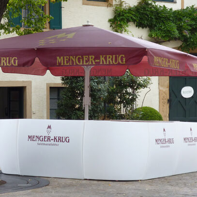 Menger Krug, Leuchttheke, Thekenbau, ISINGERMERZ