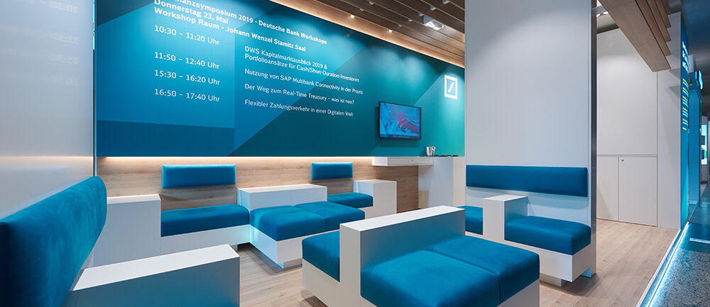 Messestand Deutsche Bank, Messe Finanzsysmposium Mannheim, Messebau ISINGERMERZ, Standentwickler, Standbauer, Möbelbau