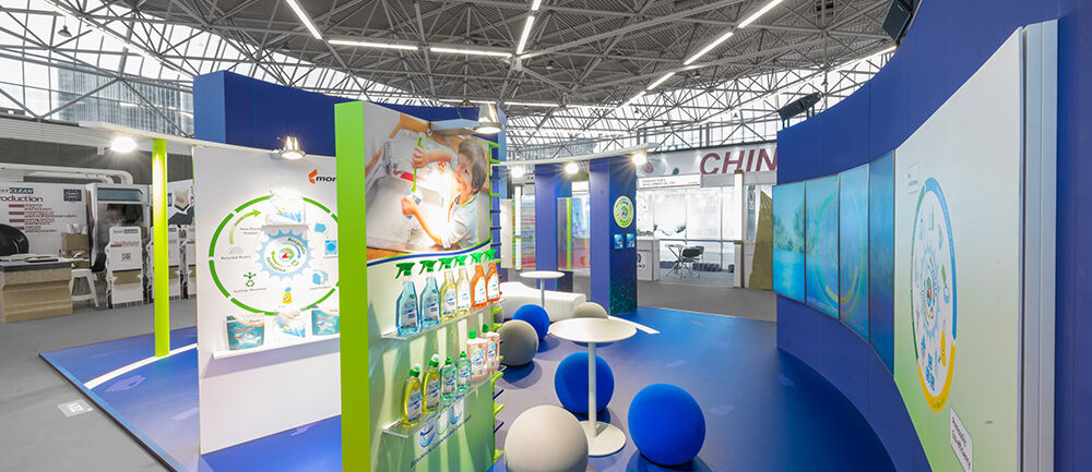 Messestand Werner + Mertz, Messe PLMA, Amsterdam, internationaler Messebau, ISINGERMERZ, Kreislaufwirtschaft, Nachhaltigkeit, Recyclat-Initiative, Messedesign