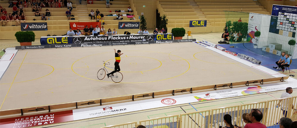 Digifant, Werbetechnik, Radsport EM, Wiesbaden, Werbebande, Hallenrad-EM, Kunstradfahrer, Radballer, Werbefläche