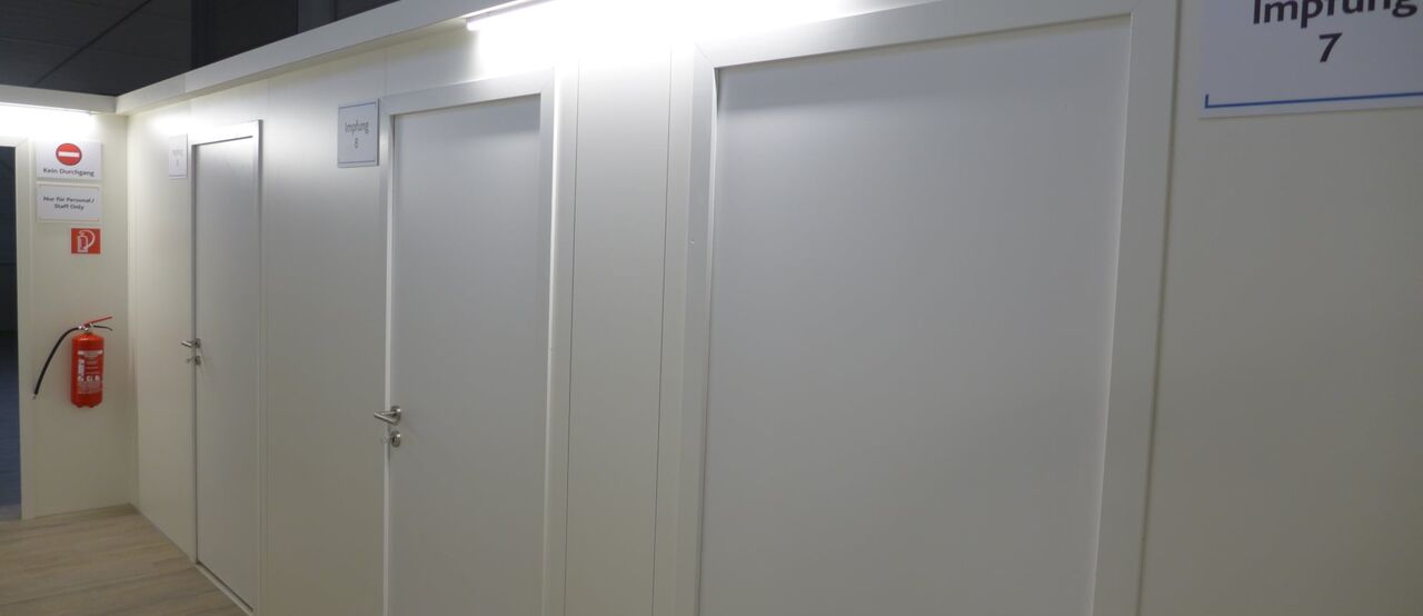Corona, Impfzentrum, Alzey, Trennwand, Trennwandmieten, Isingermerz, Hygieneschutz, Trennwandmodule, Hygienerichtlinien 
