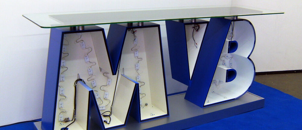 Mainzer Volksbank, Thekenbau, Isingermerz, Schreinerei, Werkstatt, Theke, Leuchttheke, 3D Buchstaben