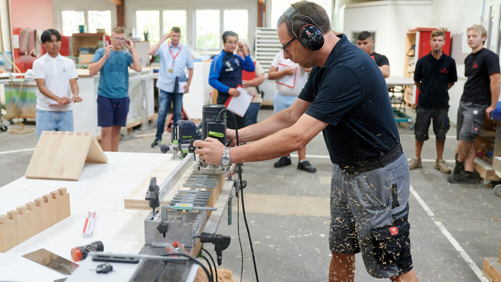 Betriebsbesichtigung, Ausbildung, Tischler, Schreiner, Messebau, Isingermerz, Wiesbaden, Job, Handwerk, Karriere, Produktion